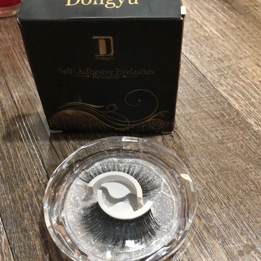 Dongyu Self Adhesive Eyelashes Reusable 2 Pair